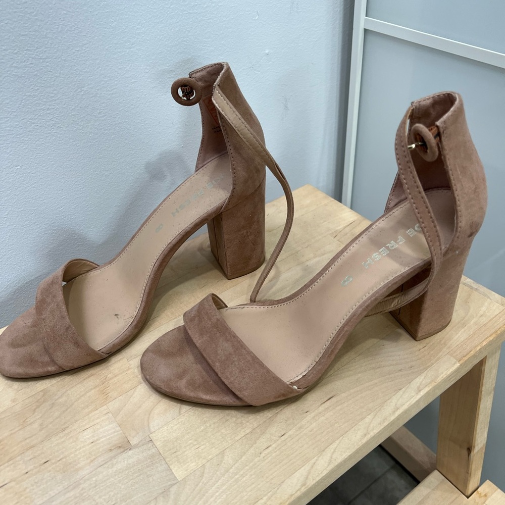 Joe fresh taupe sandal size8